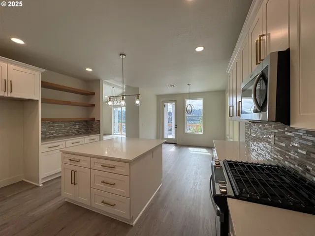 $675,000 | 812 Hawk Drive, Silverton, OR 97381