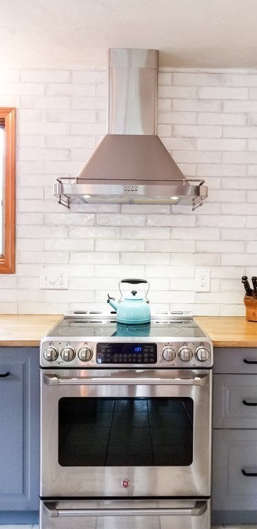 70 Uxbridge Road Mendon, MA 01756 - Photo 5 of 42 a stove top oven sitting inside of a kitchen