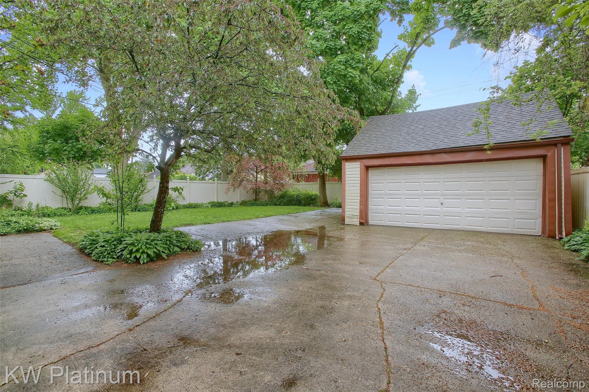 14318 Rutland Street Detroit, MI 48227 - Photo 29 of 29 30-Garage.jpg