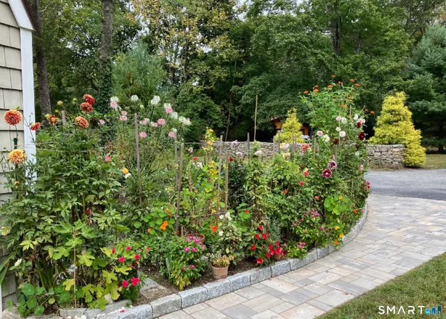 $729,900 | 18 Shawandassee Road, Waterford, CT 06385