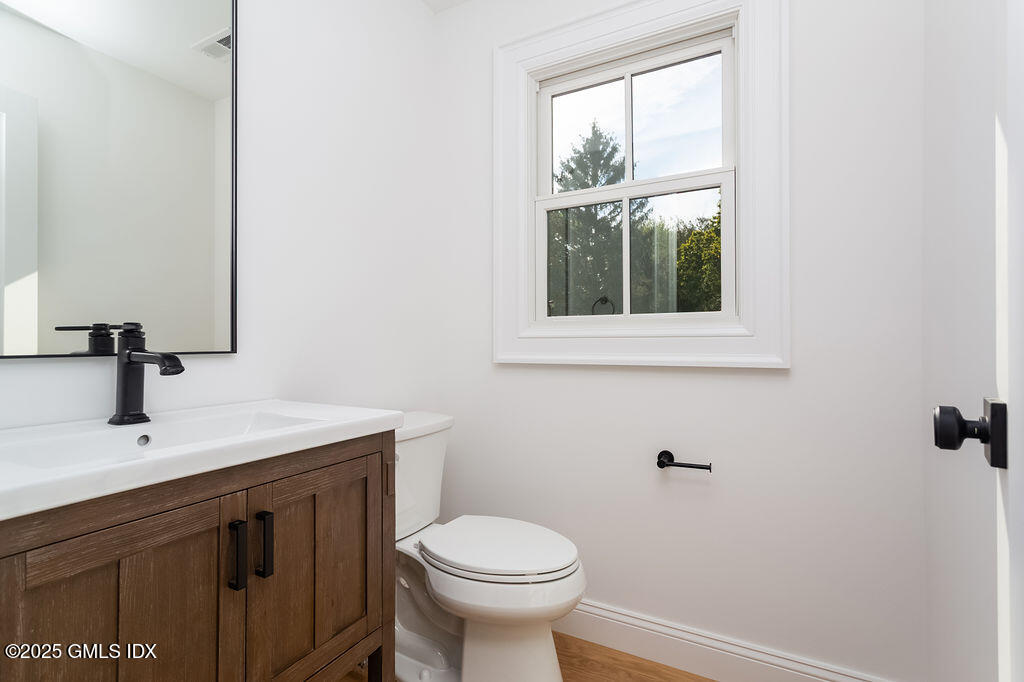 6 Dorchester Lane Riverside, CT 06878 - Photo 41 of 54 a bathroom with a sink a toilet and a mirror