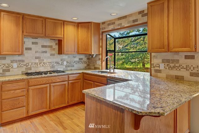 $725,500 | 24337 Southeast 43rd Place, Sammamish, WA 98029
