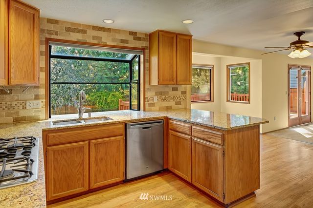 $725,500 | 24337 Southeast 43rd Place, Sammamish, WA 98029