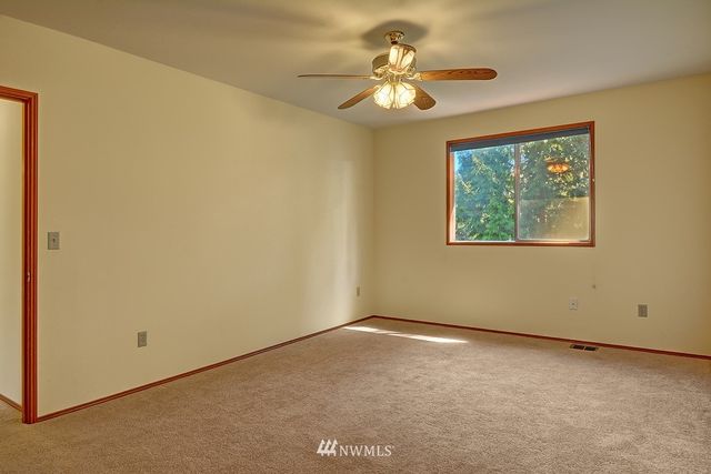 $725,500 | 24337 Southeast 43rd Place, Sammamish, WA 98029