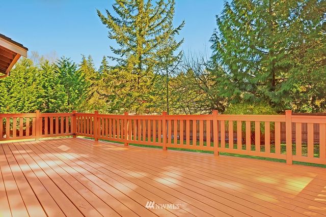 $725,500 | 24337 Southeast 43rd Place, Sammamish, WA 98029