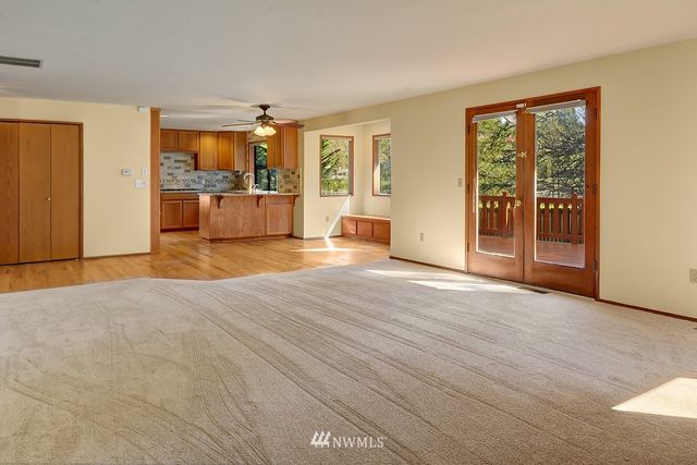 $725,500 | 24337 Southeast 43rd Place, Sammamish, WA 98029