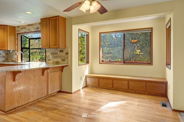 $725,500 | 24337 Southeast 43rd Place, Sammamish, WA 98029