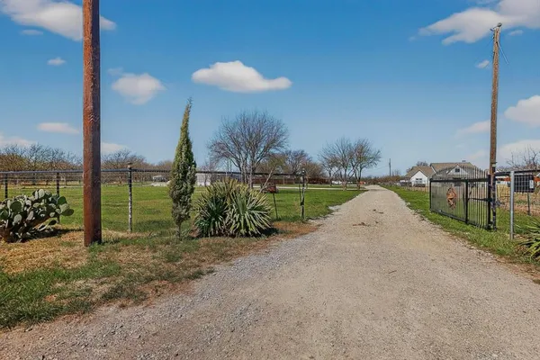 $1,700 | 16731 Flow Road, Krum, TX 76249