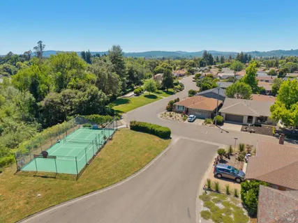 $825,000 | 215 Hemlock Drive, Healdsburg, CA 95448