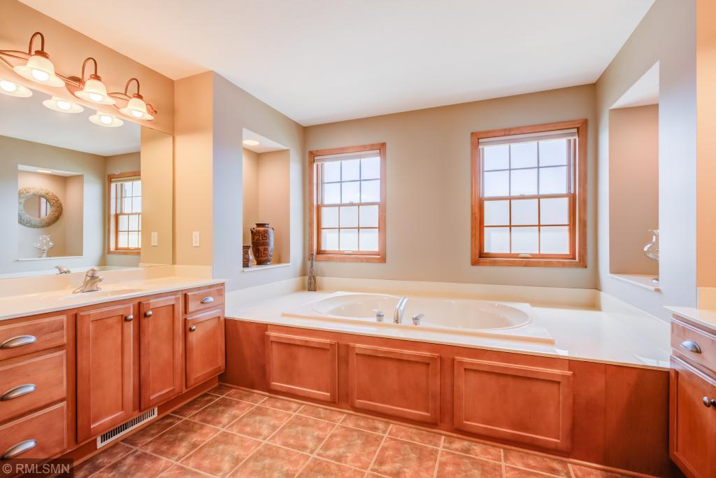 7626 Ridgeview Way Chanhassen, MN 55317 - Photo 16 of 23