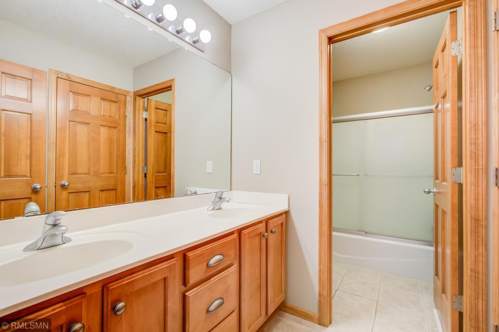 7626 Ridgeview Way Chanhassen, MN 55317 - Photo 18 of 23