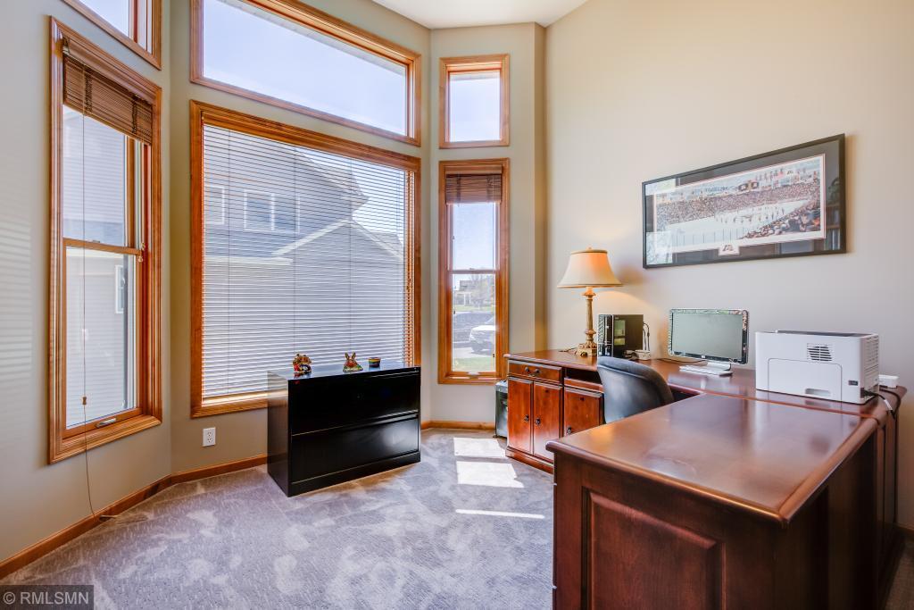 7626 Ridgeview Way Chanhassen, MN 55317 - Photo 7 of 23