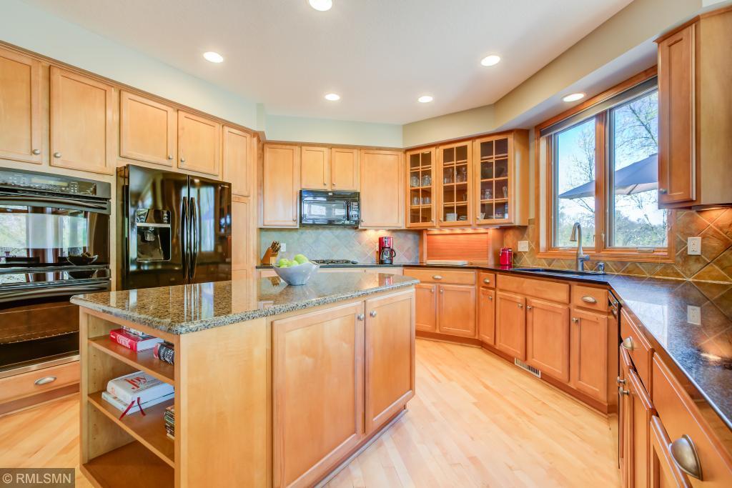 7626 Ridgeview Way Chanhassen, MN 55317 - Photo 8 of 23