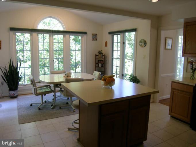 8 Rideout Court Gaithersburg, MD 20877 - Photo 28 of 30 Kitchen