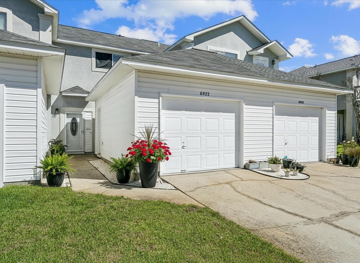 6922 Sea Turtle Circle Navarre, FL 32566 - Photo 4 of 27 Front Staged