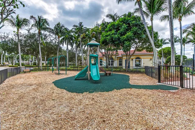 $430,000 | 3077 North Evergreen Circle, Unit 3077, Boynton Beach, FL 33426