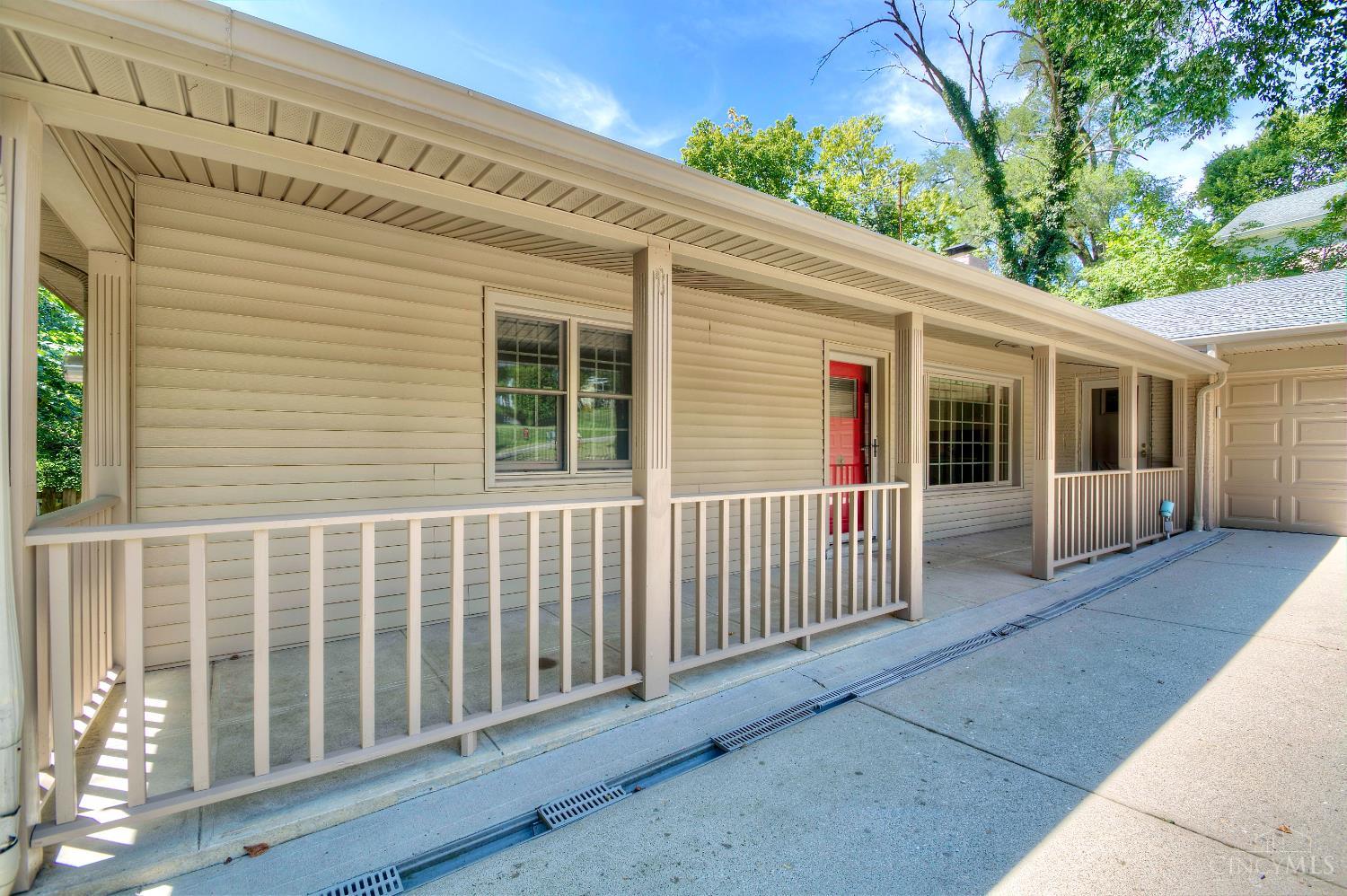 253 Compton Road Wyoming, OH 45215 - Photo 4 of 27