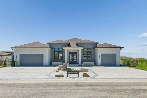 $1,269,950 | 5123 Northwest 47th Street, Riverside, MO 64150