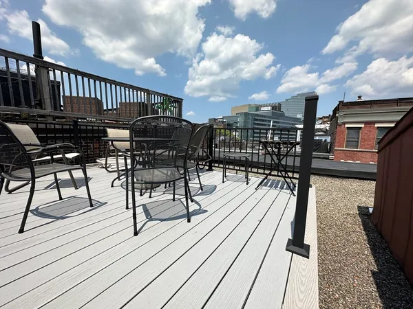 $2,300 | 62 Phillips Street, Unit 1, Boston, MA 02114