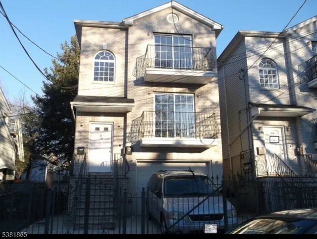a view of a house with backyard and porch