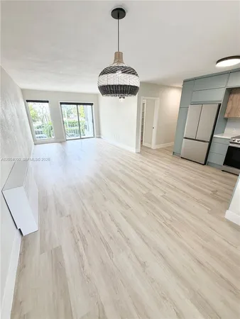 $379,900 | 641 Española Way, Unit 17, Miami Beach, FL 33139