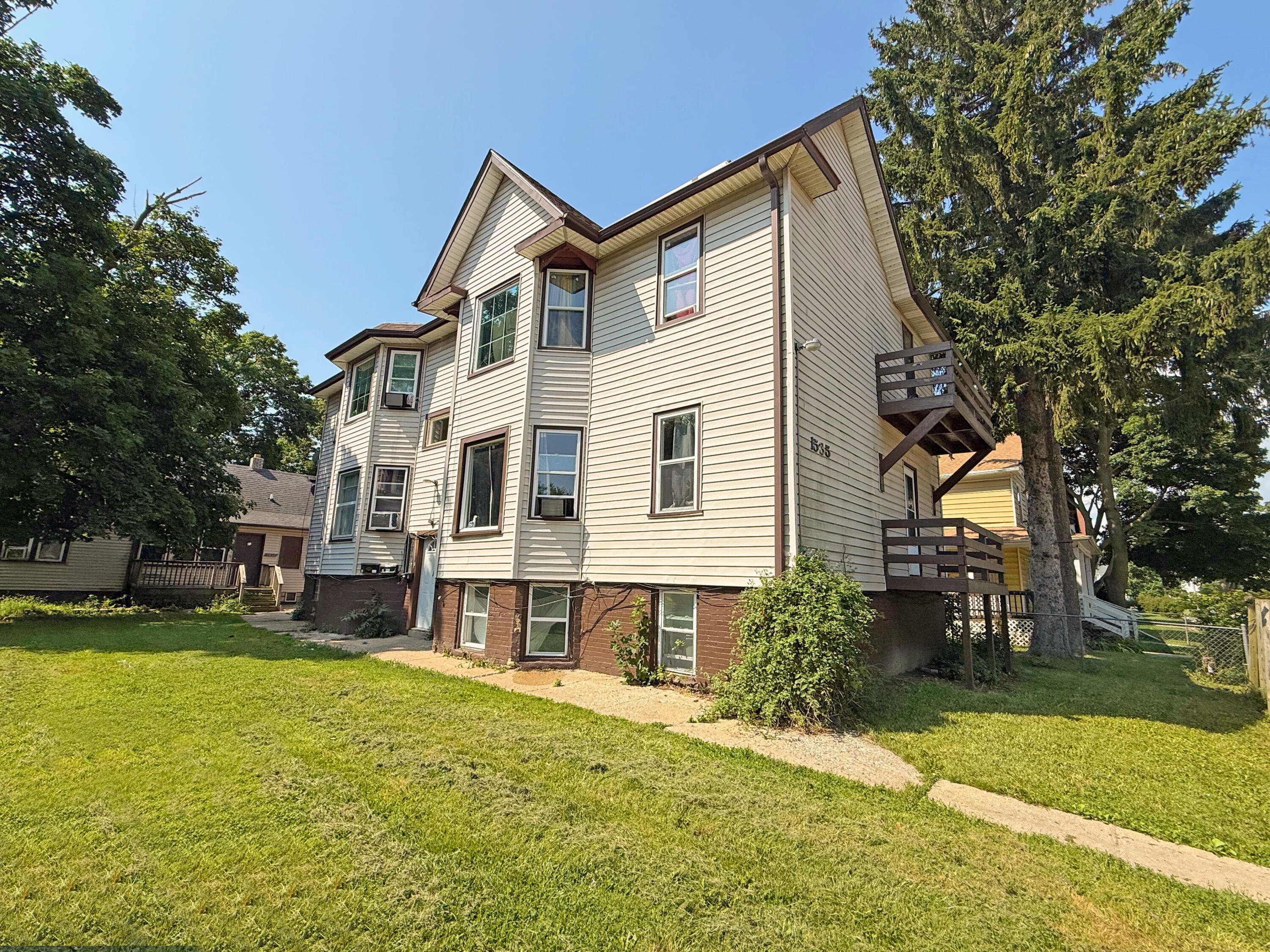 1533 Winslow Street, Unit 1535 Racine, WI 53404 - Photo 1 of 42 1533 - 1535 Winslow St