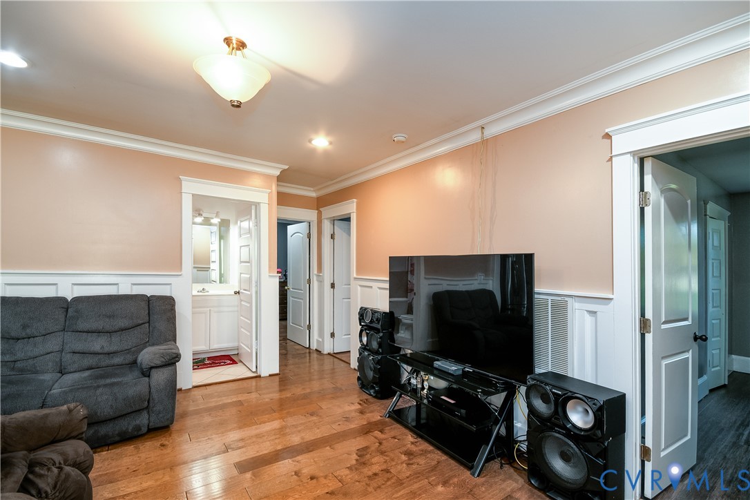 4903 Castlewood Road Richmond, VA 23234 - Photo 5 of 31
