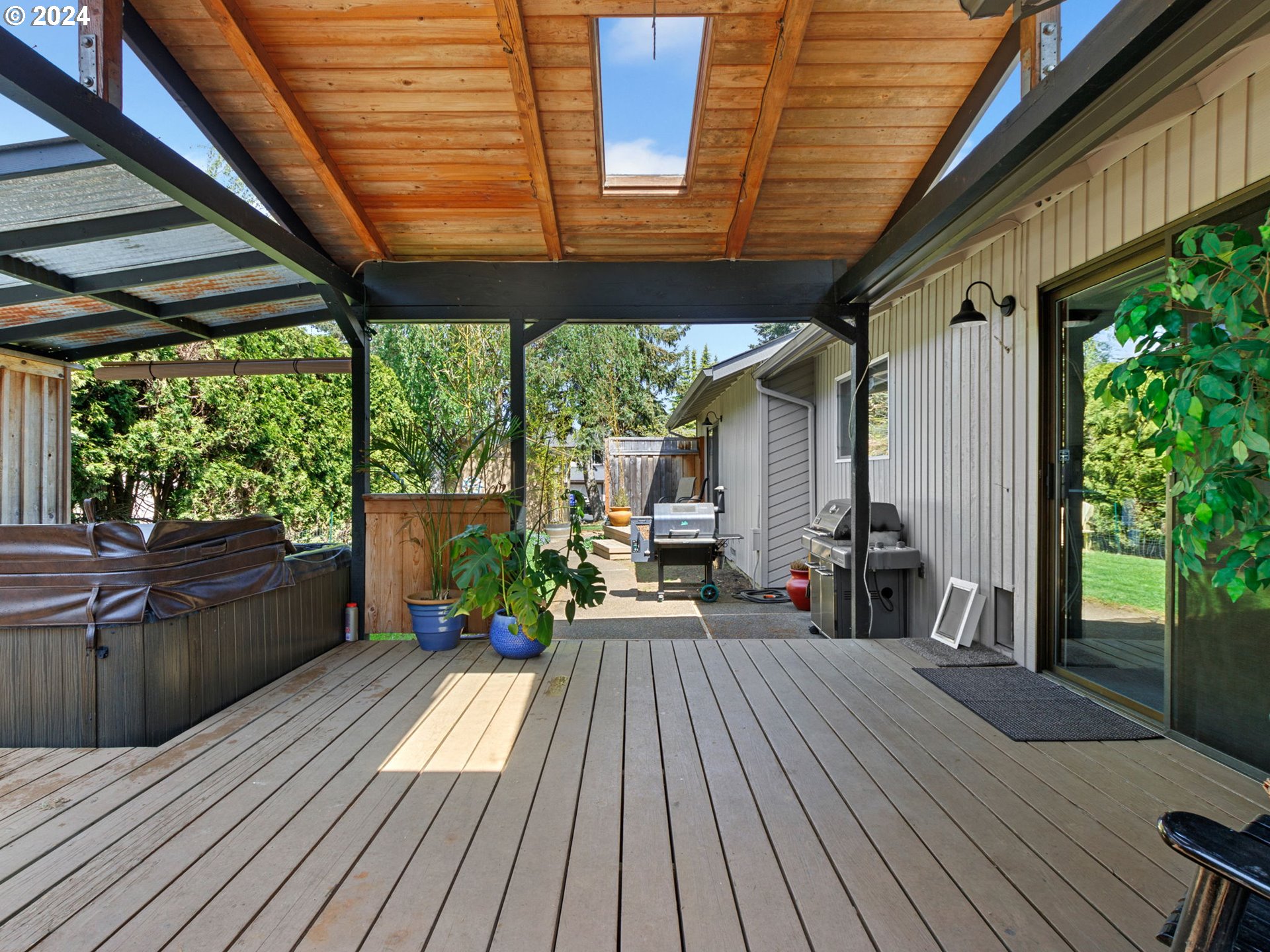 2551 Southeast Barnes Road Gresham, OR 97080 - Photo 29 of 38 a view of porch with seating space