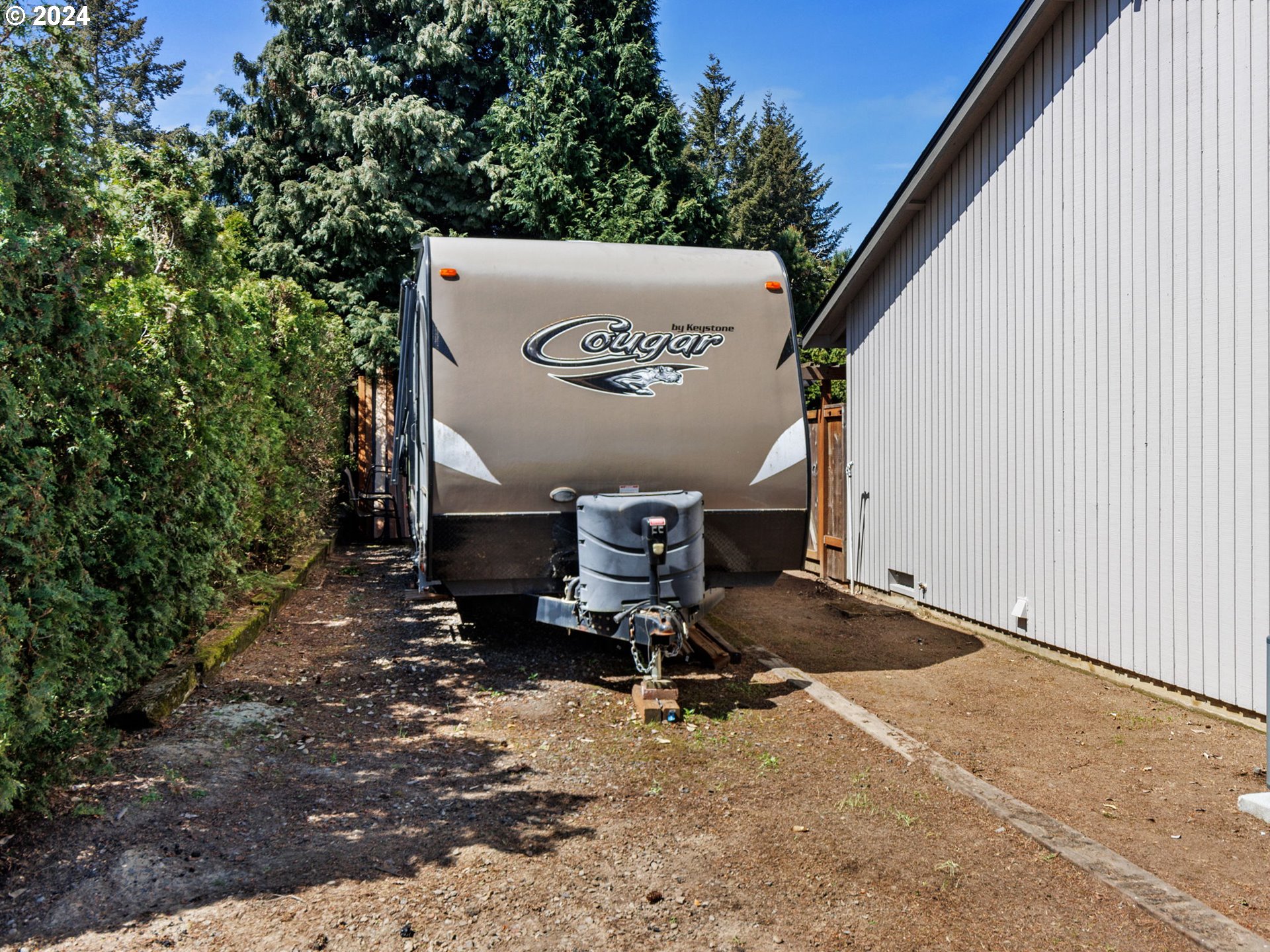 2551 Southeast Barnes Road Gresham, OR 97080 - Photo 34 of 38 a view of a patio with table and chairs with wooden fence and plants