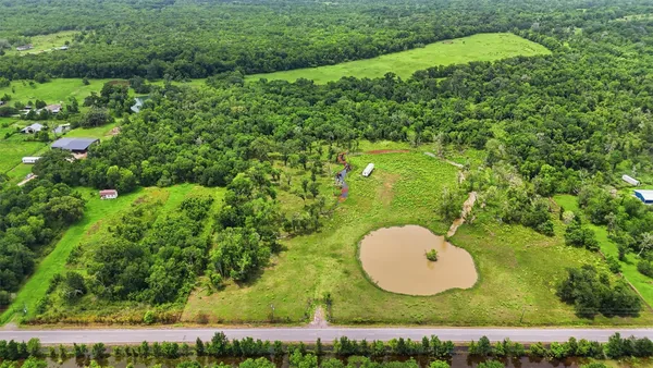$575,000 | 1900 County Road 30, Angleton, TX 77515