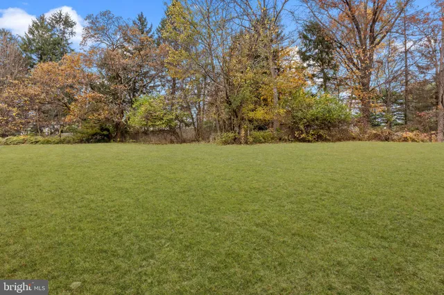 $350,000 | 18 Yorktown Court, Blue Bell, PA 19422