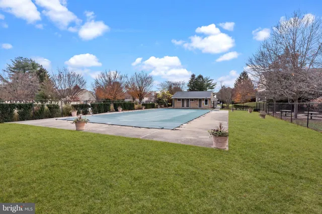 $350,000 | 18 Yorktown Court, Blue Bell, PA 19422