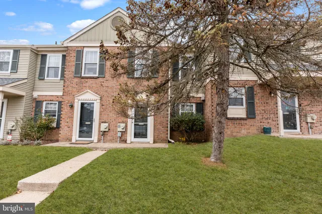 $350,000 | 18 Yorktown Court, Blue Bell, PA 19422
