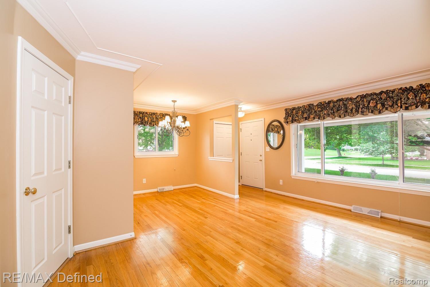 228 North Hill Circle Rochester, MI 48307 - Photo 11 of 43 228 N Hill Cir (39).jpg