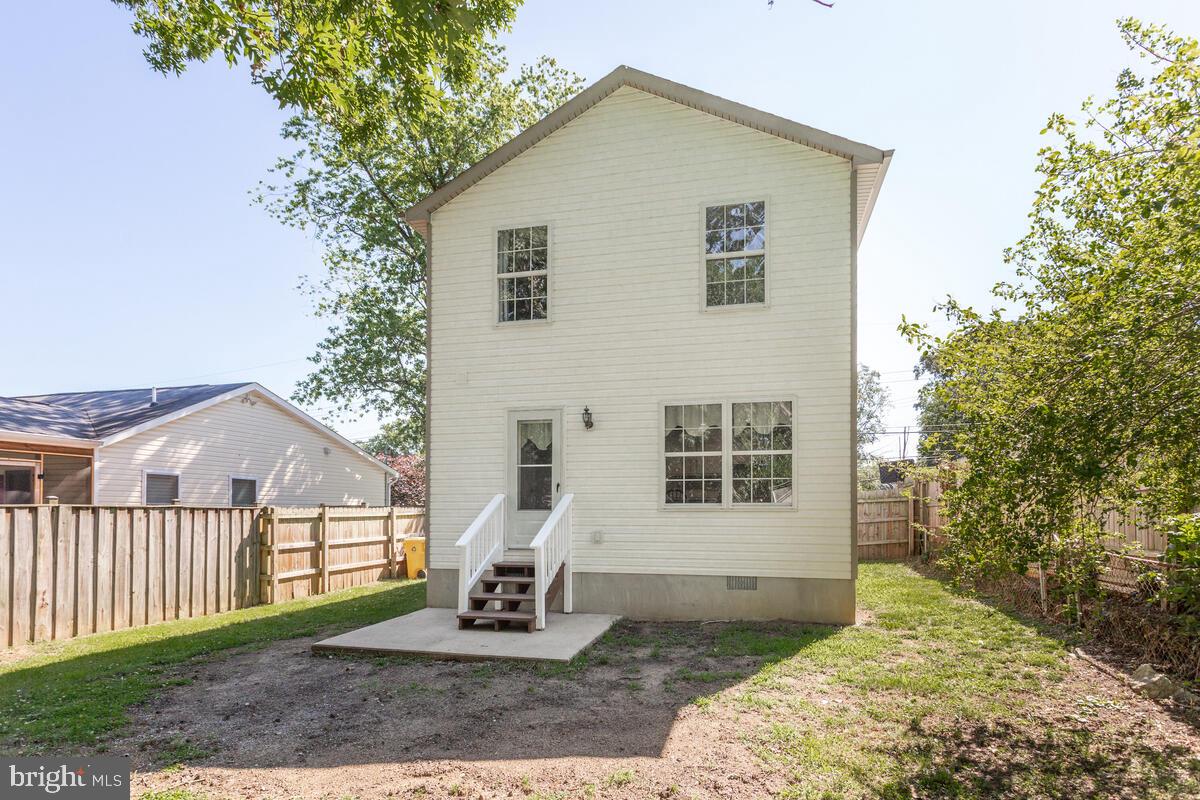 1642 Hilltop Road Edgewater, MD 21037 - Photo 21 of 34 Fresh power wash on this home!