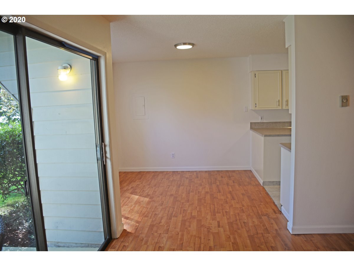 6745 Southwest Scholls Ferry Road, Unit 31 Beaverton, OR 97008 - Photo 11 of 32