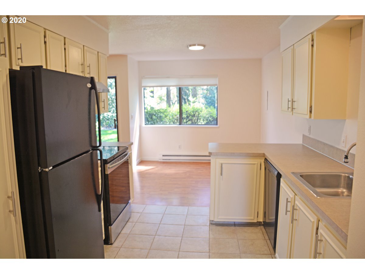 6745 Southwest Scholls Ferry Road, Unit 31 Beaverton, OR 97008 - Photo 6 of 32