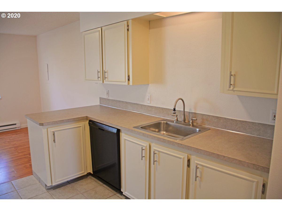 6745 Southwest Scholls Ferry Road, Unit 31 Beaverton, OR 97008 - Photo 7 of 32