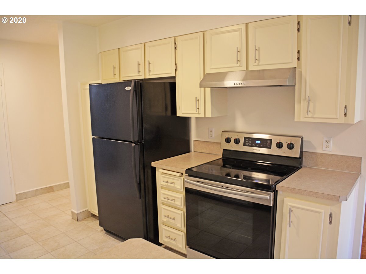 6745 Southwest Scholls Ferry Road, Unit 31 Beaverton, OR 97008 - Photo 8 of 32