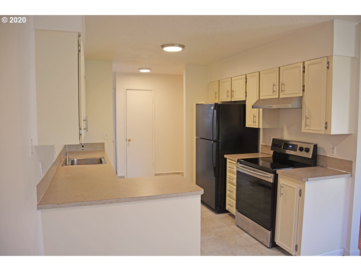6745 Southwest Scholls Ferry Road, Unit 31 Beaverton, OR 97008 - Photo 9 of 32