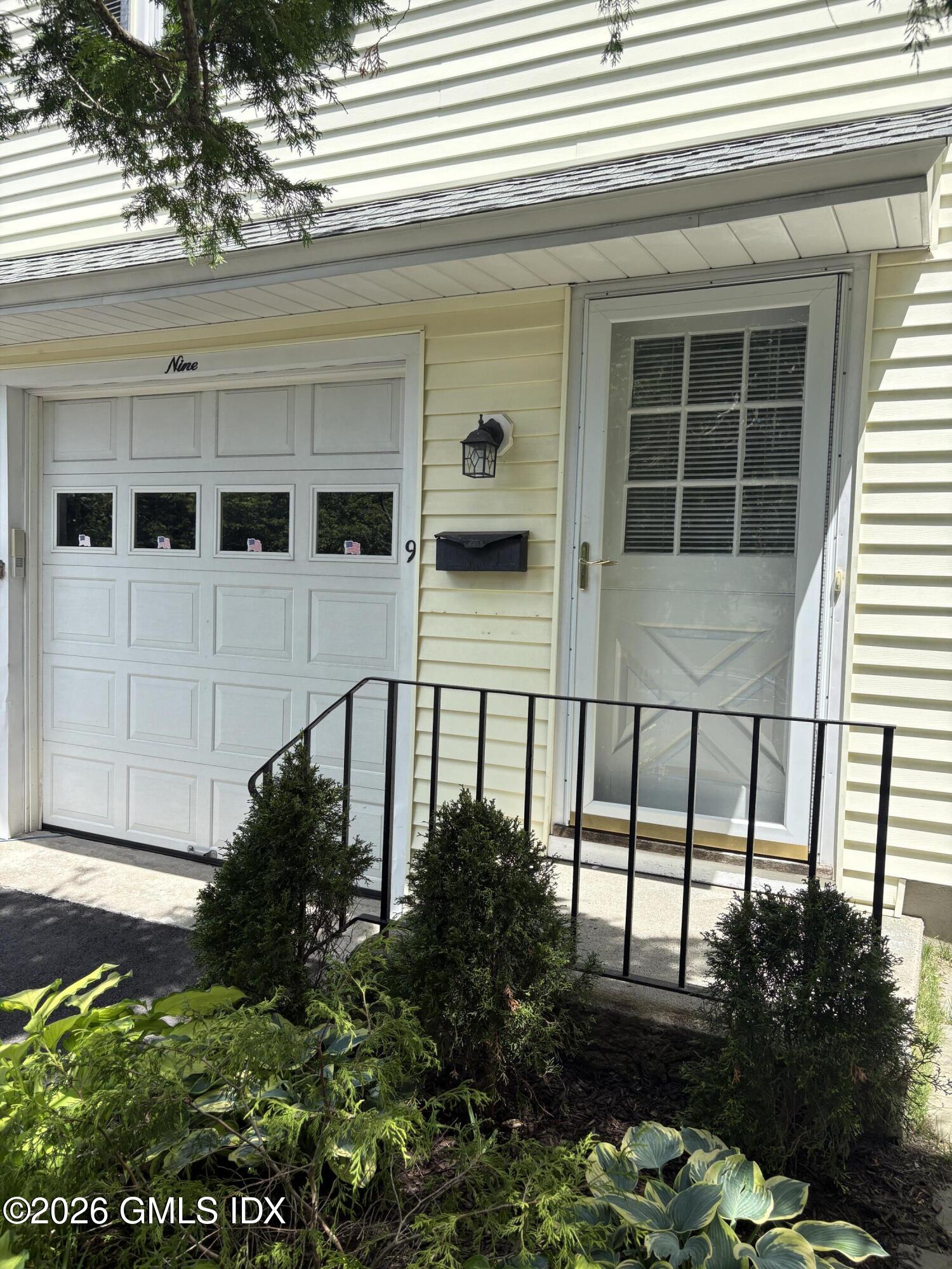 9 Pemberwick Road Greenwich, CT 06831 - Photo 3 of 31 9 Pemberwick Rd