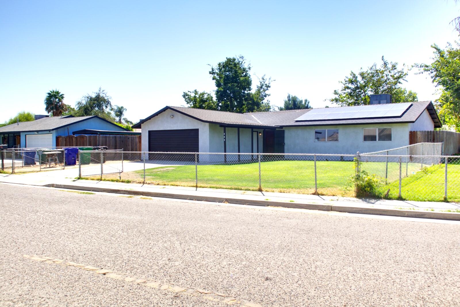 558 Perry Ave Corcoran
