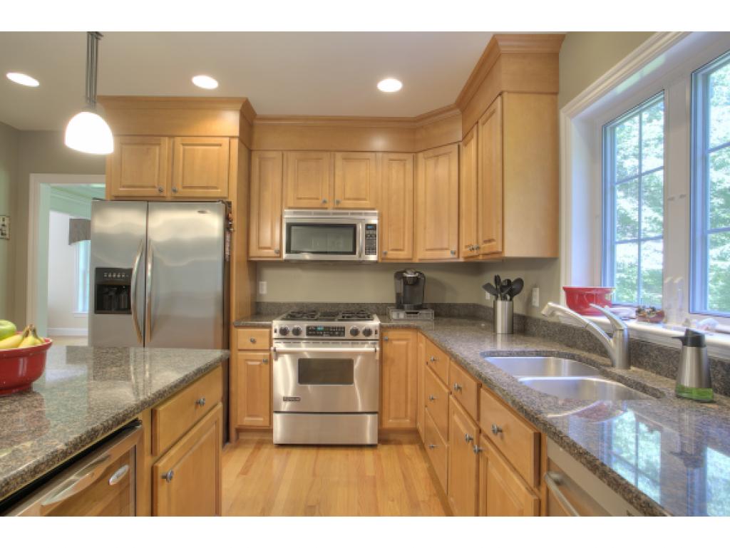 23 Wiggin Road Bedford, NH 03110 - Photo 6 of 34