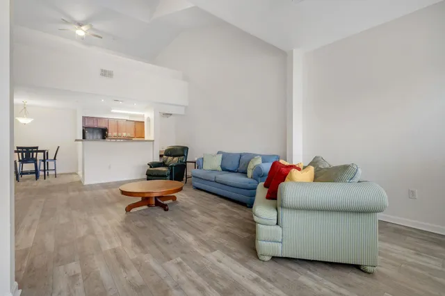 $190,000 | 2801 Chancellorsville Drive, Unit 333 & 3B, Tallahassee, FL 32312