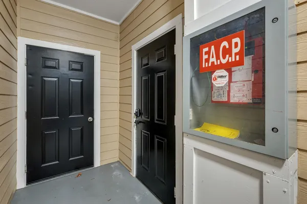 $190,000 | 2801 Chancellorsville Drive, Unit 333 & 3B, Tallahassee, FL 32312