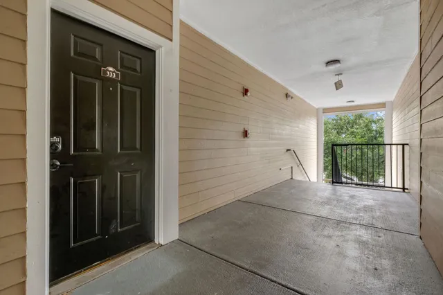 $190,000 | 2801 Chancellorsville Drive, Unit 333 & 3B, Tallahassee, FL 32312