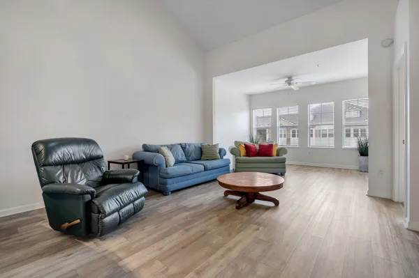 $190,000 | 2801 Chancellorsville Drive, Unit 333 & 3B, Tallahassee, FL 32312