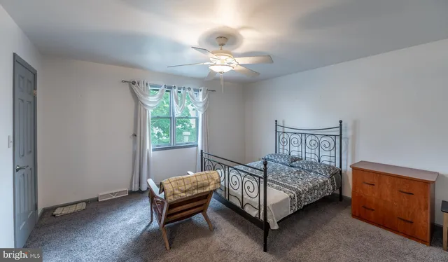 a table and chairs sitting in front of a house