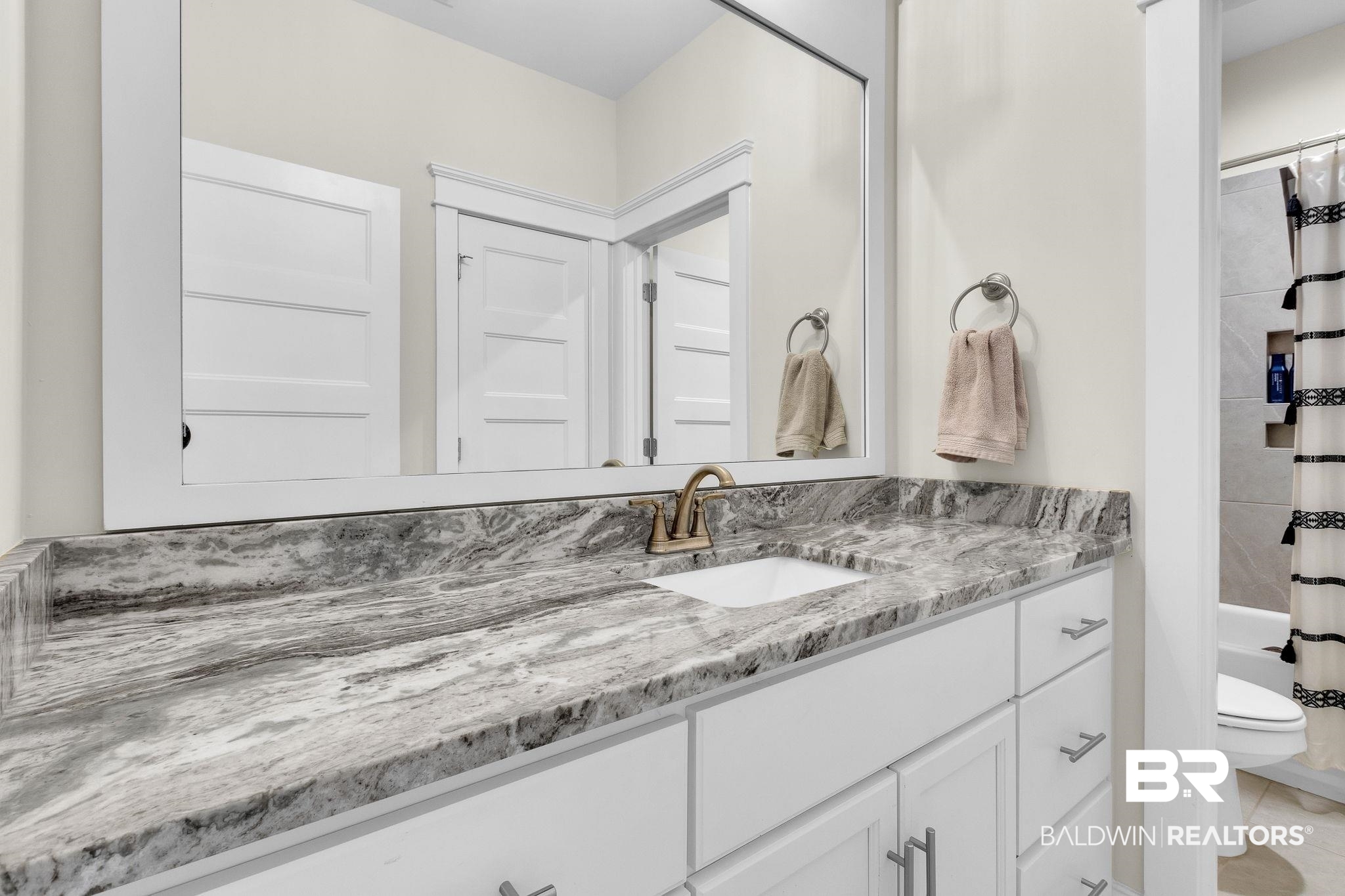 237 Hemlock Drive Fairhope, AL 36532 - Photo 27 of 46 Bath 2
