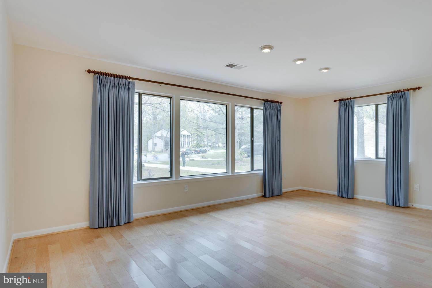 12348 Lima Lane Reston, VA 20191 - Photo 7 of 26 a view of an empty room with a window